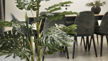 Leilighet – deluxe, 4 soverom, ikke-røyk, balkong | Spisestue