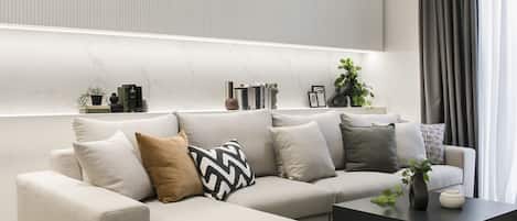Deluxe Apartment, 4 Bedrooms, Non Smoking, Balcony | Living area