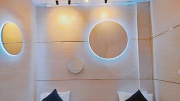 Japanese Bedroom Style, shared bathroom (Separate Men's and Women's / Floor) | 加厚床垫、特色装修、熨斗/熨板、免费 WiFi