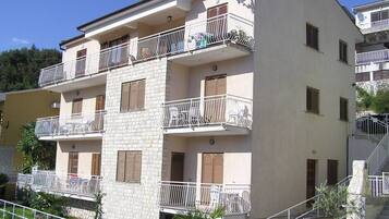 Junior-Studio | Reisekinderbett, kostenloses WLAN, Bettwäsche