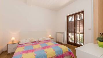 Lit parapluie, Wi-Fi gratuit, draps fournis