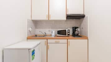 Familienstudio | Eigene Küche | Kühlschrank, Hochstuhl, Kochgeschirr/Geschirr/Besteck