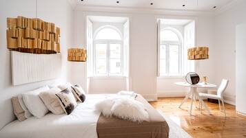 5 habitaciones, escritorio, tabla de planchar con plancha y wifi