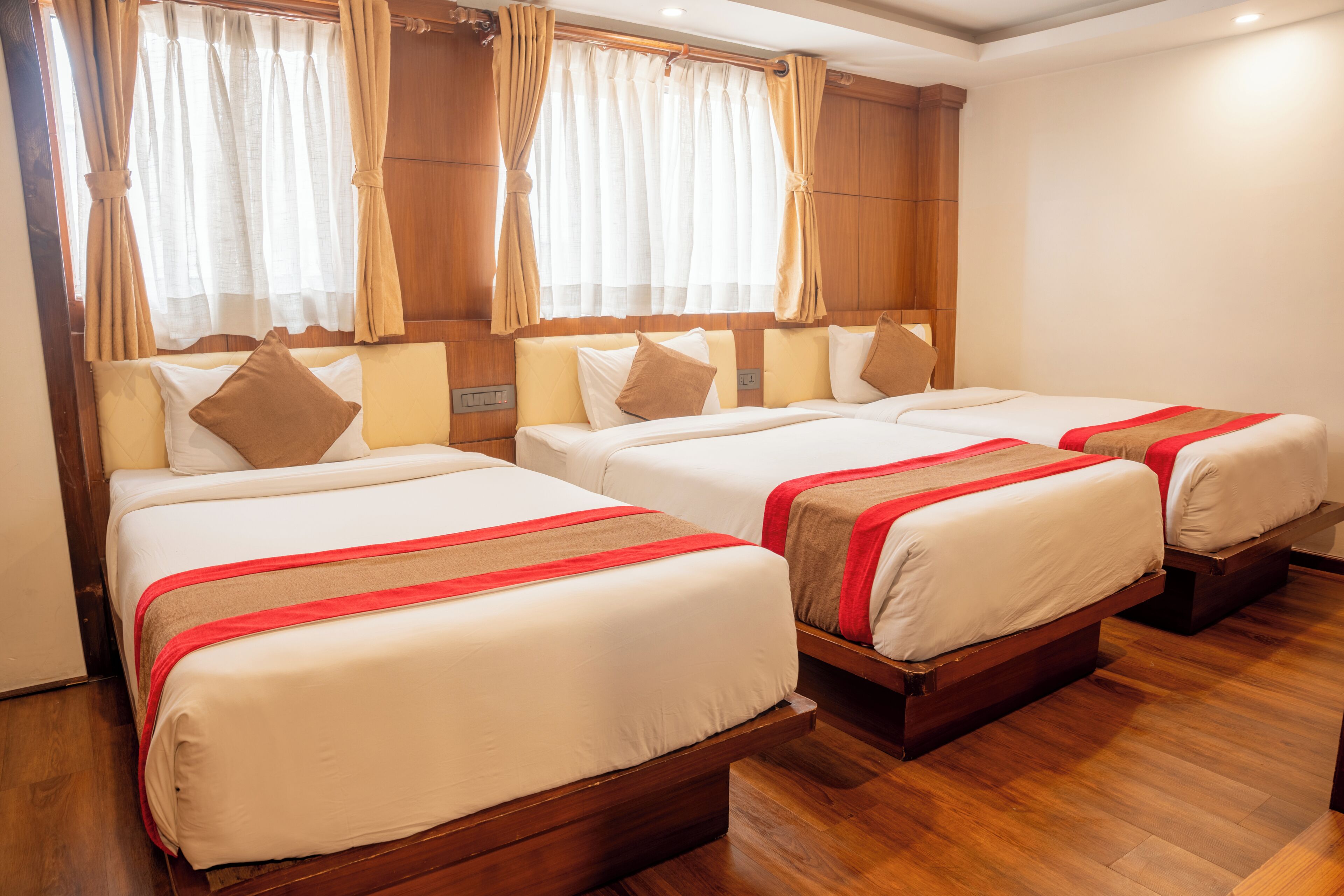 Deluxe Triple Room | Minibar, desk, soundproofing, free WiFi