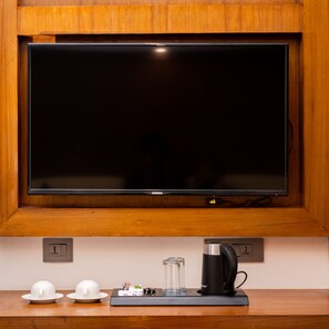 Deluxe Twin Room | Television - Hotel Kailash Kutee (Kathmandu)