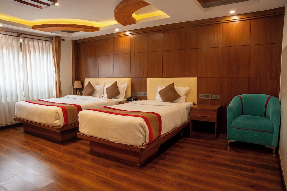 Habitación Deluxe con 2 camas individuales | Ropa de cama de alta calidad, minibar, escritorio