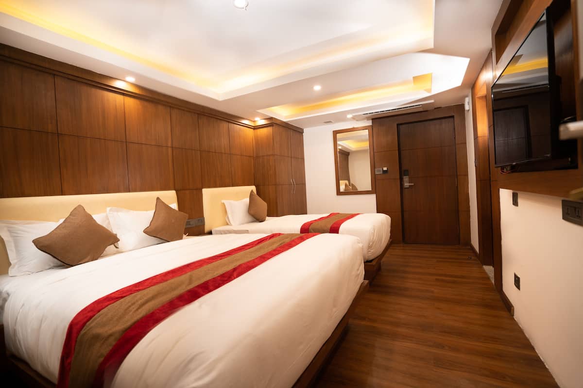 Deluxe Triple Room | Desk, soundproofing, free WiFi