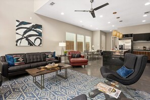 Smart TV, chimenea, Netflix, Hulu