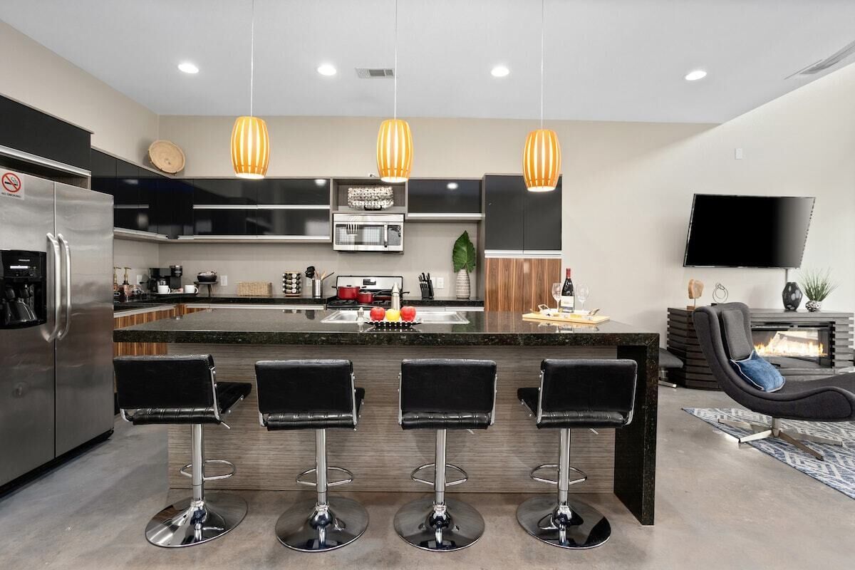 Modern townhome w. patio located by Dickies Arena!