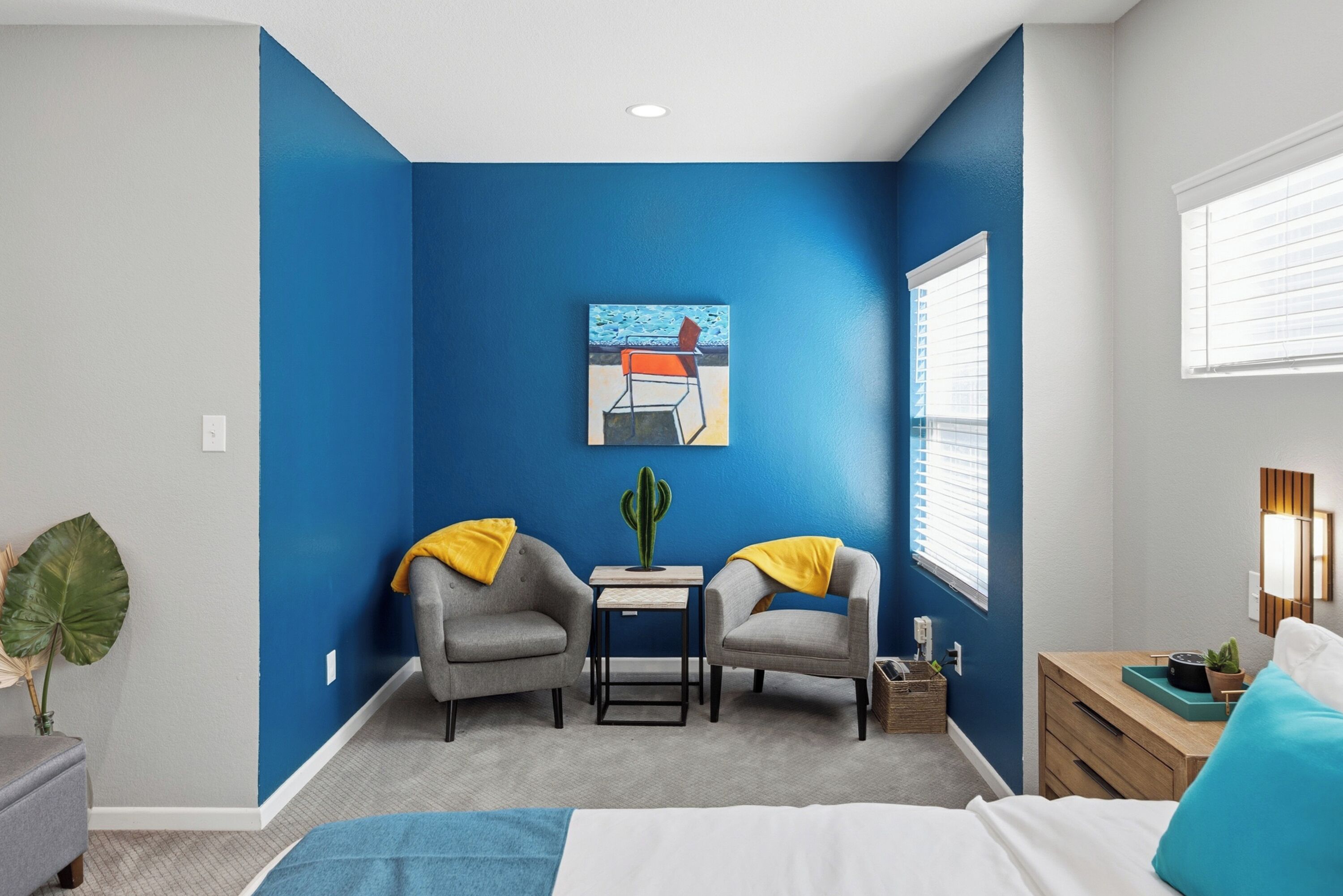 3 dormitoris, escriptori i planxa i posts de planxar 