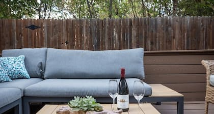 2 Min Walk to Dickies + Tranquil Outdoor Patio