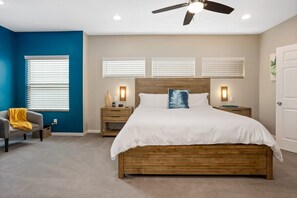 3 habitaciones, escritorio y tabla de planchar con plancha 