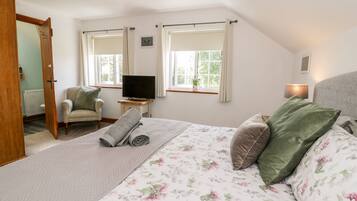 5 bedrooms, individually decorated, individually furnished, free WiFi