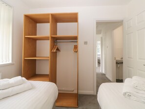 3 bedrooms, individually decorated, individually furnished, free WiFi - Harcombe House Bungalow 7 (Newton Abbot)