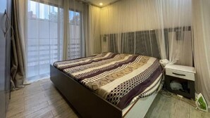 Blackout curtains, free WiFi - Lovely 3-Bedroom Apartment (Kigali)