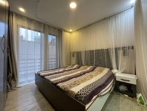 3 bedrooms, blackout drapes, free WiFi