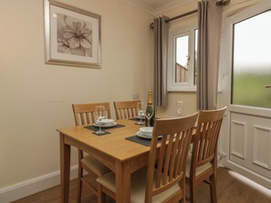 Dining - Jubilee Two Bedroom House Pet Free Baby Friendly (Penrith)