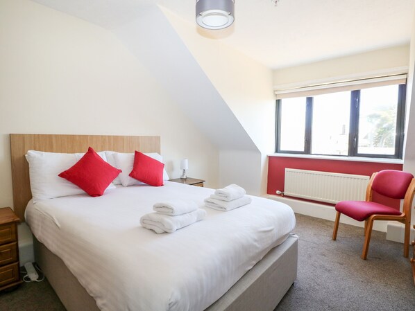 3 bedrooms, individually decorated, individually furnished, free WiFi