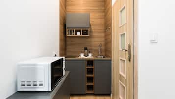 Studio, Balcony | Private kitchen | Microwave, electric kettle, high chair, cookware/dishes/utensils