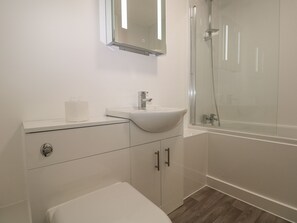 Cottage | Bathroom | Shower - Marine Court Three Bedroom Second-floor Apartment 32 (Littlehampton)
