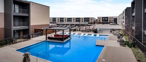 حمّام سباحة خارجي