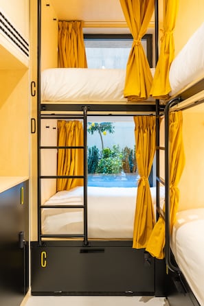 Cortinas blackout, sistema de insonorización y wifi gratis