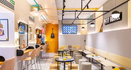 Petit Hostel Palacio Real