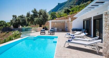 Modern cave villa w/pool, 3 mins walk to the beach