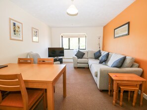 Living room - Flat 33 - Marine Court (Littlehampton)