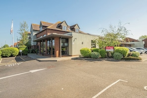 Cottage | Exterior - Marine Court Two Bedroom Second-floor Apartment 33 (Littlehampton)
