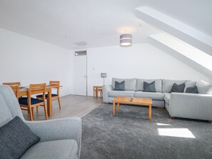 Cottage | Living area - Marine Court Three Bedroom Second-floor Apartment 35 (Littlehampton)