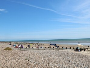 Cottage | Beach | Beach nearby - Flat 35 - Marine Court (Littlehampton)