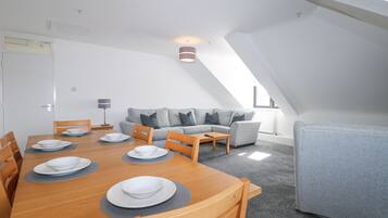 Cottage | Dining