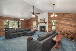 Studio (3 Bedrooms) | Property amenity