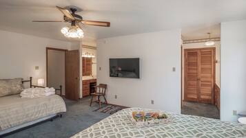 Studio (3 Bedrooms) | Property amenity