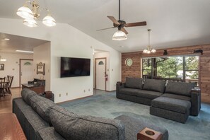 Studio (3 Bedrooms) | Property amenity