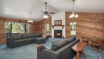 Studio (3 Bedrooms) | Property amenity