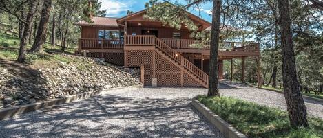 Studio (3 Bedrooms) | Front of property