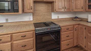 Studio (3 Bedrooms) | Fasilitas properti