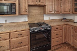 Studio (3 Bedrooms) | Property amenity