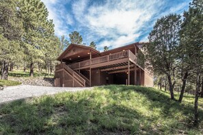 Studio (3 Bedrooms) | Property amenity