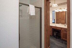 Studio (3 Bedrooms) | Property amenity