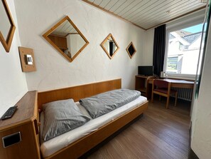 Basic Single Room | Laptop workspace, free WiFi - Hotel & Restaurant Elbschetal (Wetter)