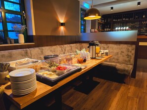 Daily buffet breakfast (EUR 12.90 per person) - Hotel & Restaurant Elbschetal (Wetter)