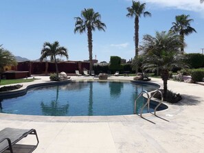 Outdoor pool - GREAT LOCATION BRAND NEW STUDIO WITH POOL WIFI NETFLIX 2 BLOCKS FROM THE BEACH! (El Tezal)