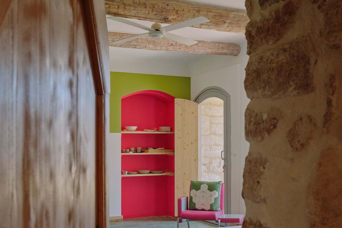 Studio Hibiscus | Individually decorated, individually furnished, free cribs/infant beds