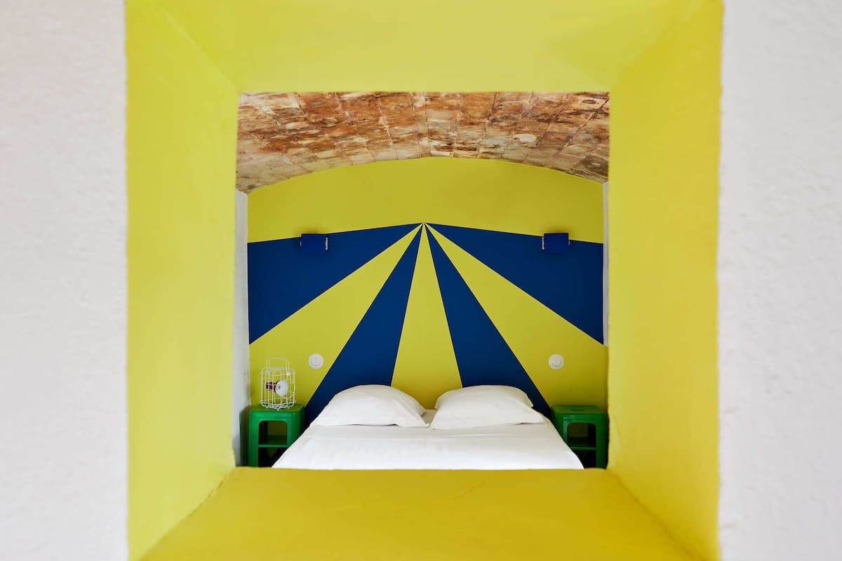 Maison Casa Hi | Individually decorated, individually furnished, free cribs/infant beds