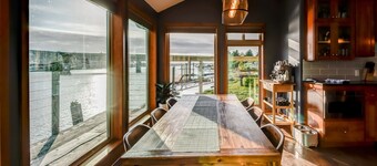 Riverside retreat with stunning views, historic charm - Coastal adventure awaits