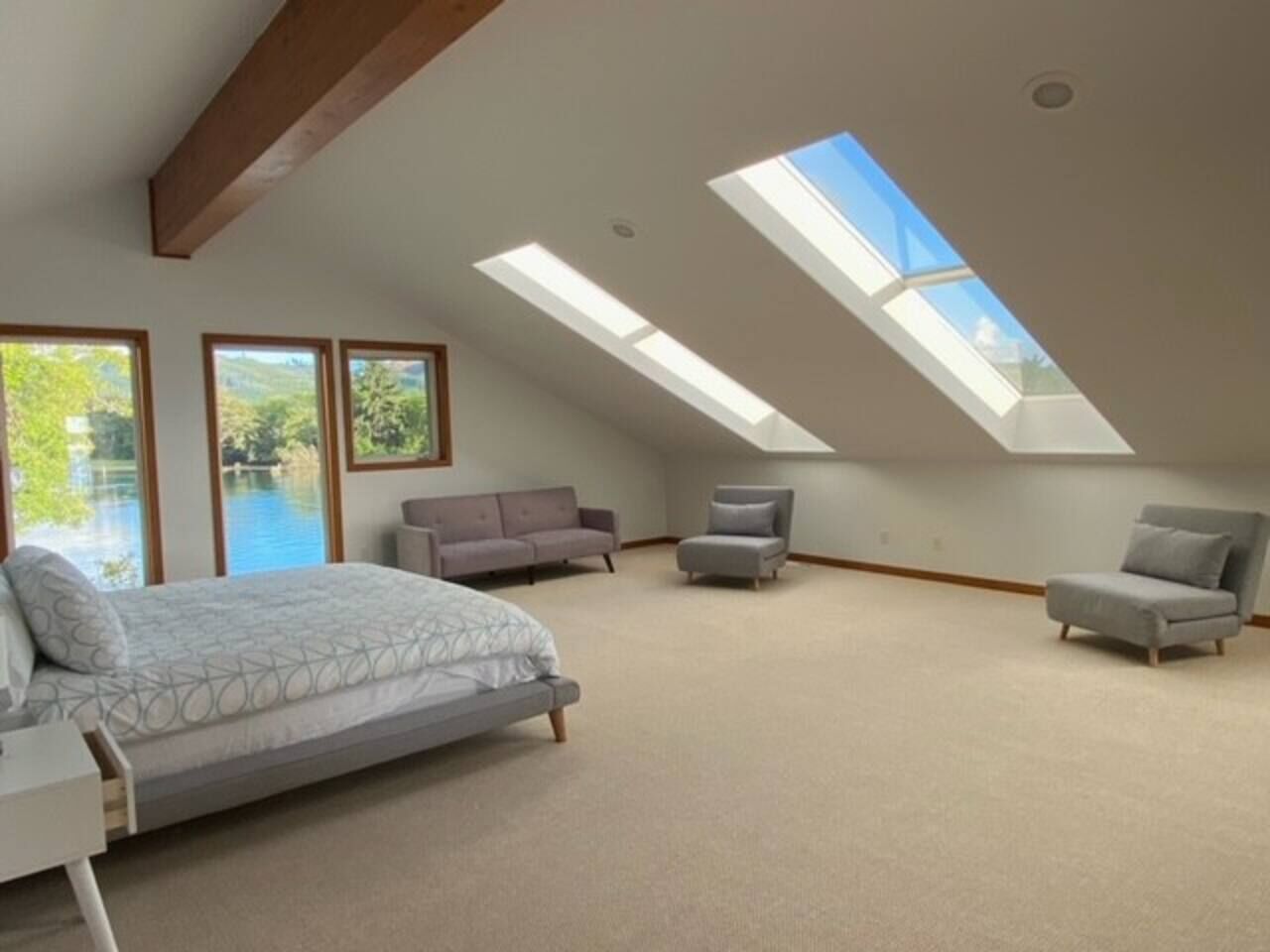 Stunning River Retreat on the Oregon Coast