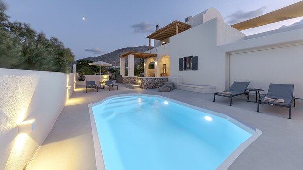A modern outdoor pool area with lounge chairs and a bar. - Escape View Villa (Santorini)